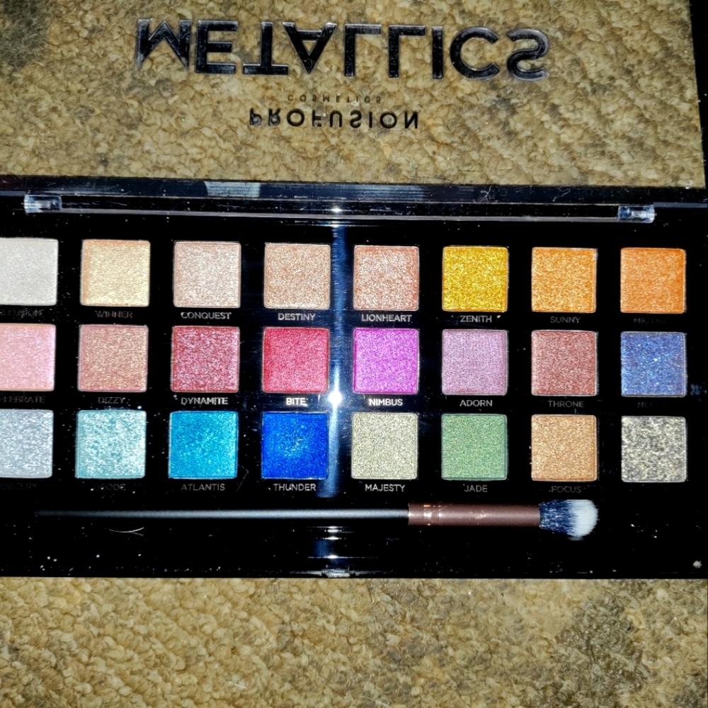 Profusion Cosmetics Metallics eyeshadow palette